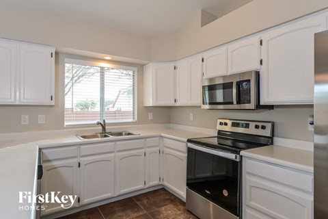 9550 E Caldwell Drive 3 Beds Apartment for Rent