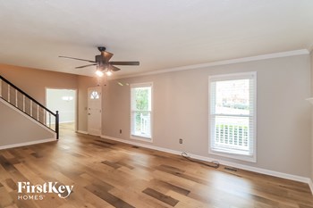 6320 Hillcrest Way 3 Beds House for Rent - Photo Gallery 2