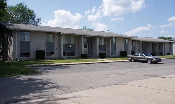 a car parked in front of an apartment building