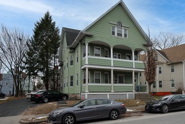 9 Oberlin St. 3-4 Beds Apartment for Rent