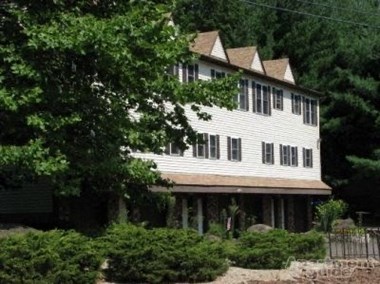 30 Mansfield Drive Studio Apartment for Rent