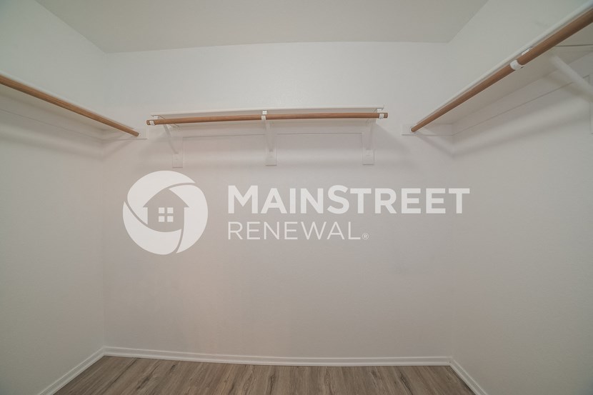 room for rent in a bedroom renovated and furnished