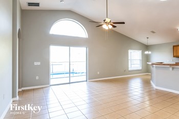 348 LANCASTER DRIVE 4 Beds House for Rent - Photo Gallery 3
