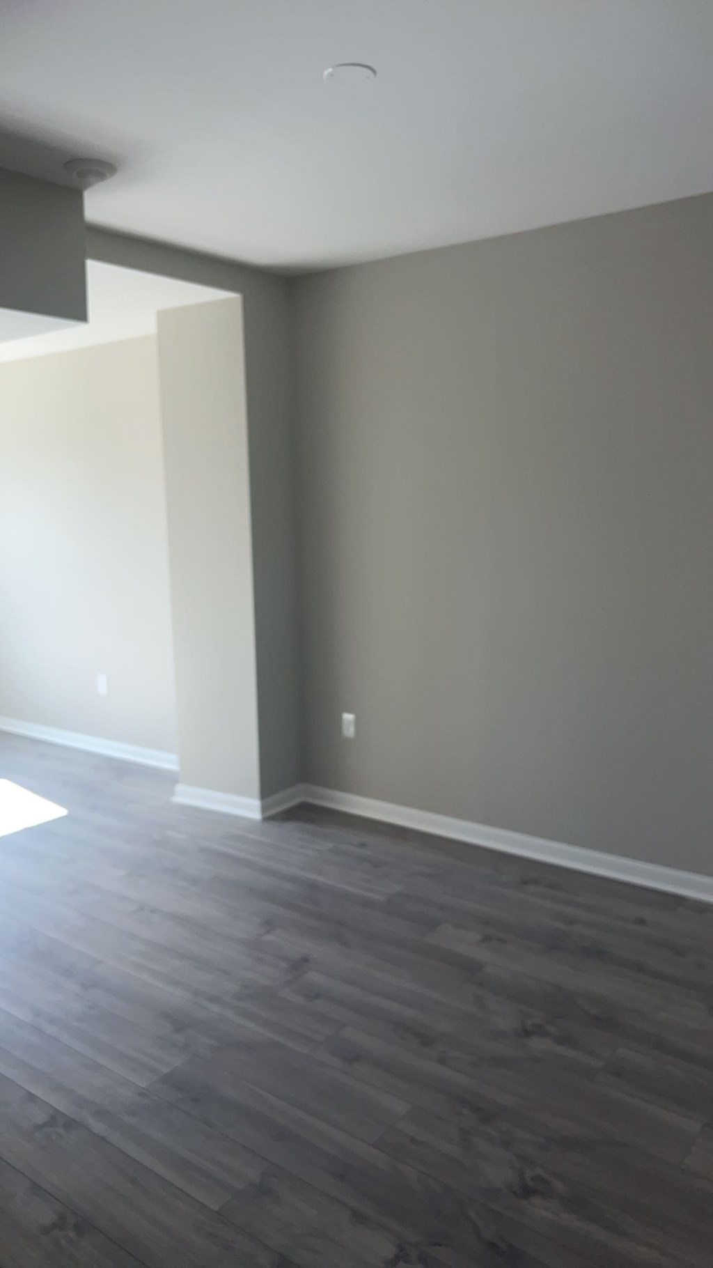 A room with a grey floor and a white ceiling.