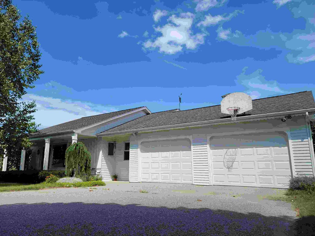 979 Country Lane Rentals Petoskey, MI RentCafe