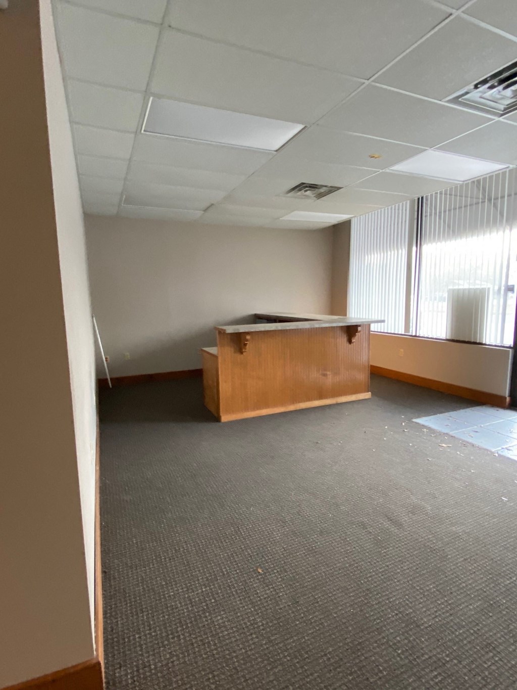 an empty room with a desk in the middle of it