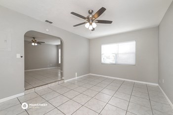 1539 KEY 4 Beds House for Rent - Photo Gallery 3