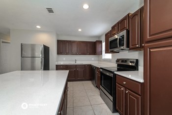 1539 KEY 4 Beds House for Rent - Photo Gallery 6