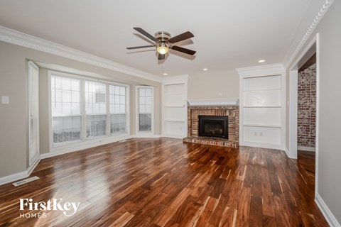 7300 Summer Manor Drive 3 Beds Apartment for Rent