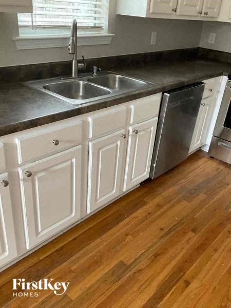 622 Skyline Drive Studio House for Rent - Photo Gallery 6