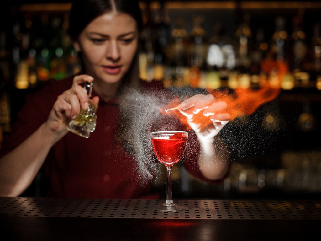 Bars and dining near The Kales Building Apartments in Detroit, MI