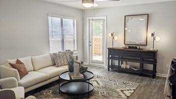 Renovated Living Room Model Willow Trail - Photo Gallery 2