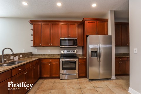 7232 BRIDGEVIEW DRIVE 3 Beds Apartment for Rent