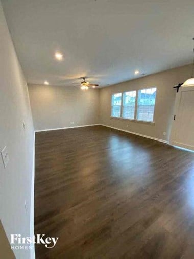 113 Stagecoach Avenue 4 Beds House for Rent - Photo Gallery 2