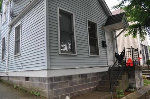 621  Dr WJ Hodge Street 9 Beds Apartment for Rent