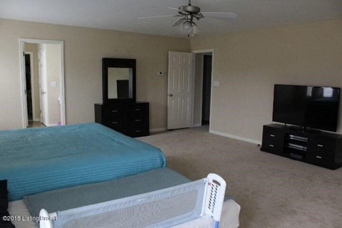 Z7231 Black Walnut Circle 9 Beds Apartment for Rent