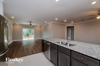 6177 KINLOCK AVENUE 4 Beds House for Rent - Photo Gallery 4