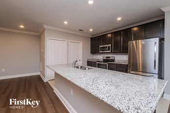 6177 KINLOCK AVENUE 4 Beds House for Rent - Photo Gallery 5