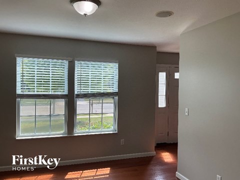 21 Hawthorne Drive 4 Beds Apartment for Rent