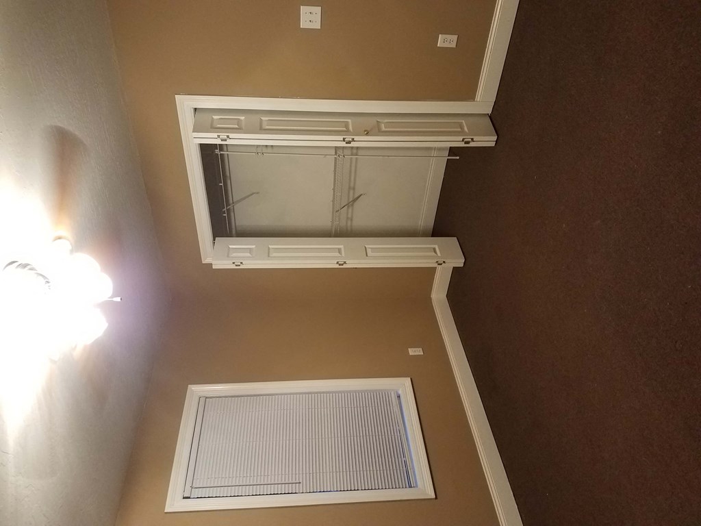 a room with an air conditioning unit on the ceiling