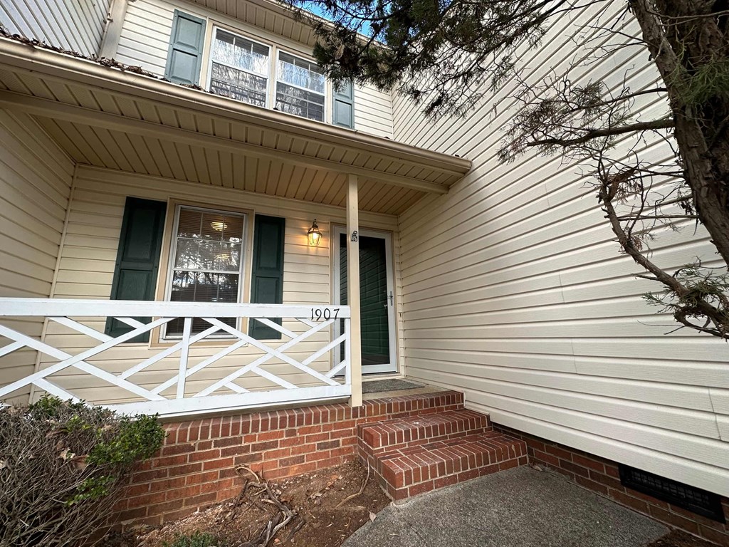 1907 Windy Point Court Winston Salem, NC  27127