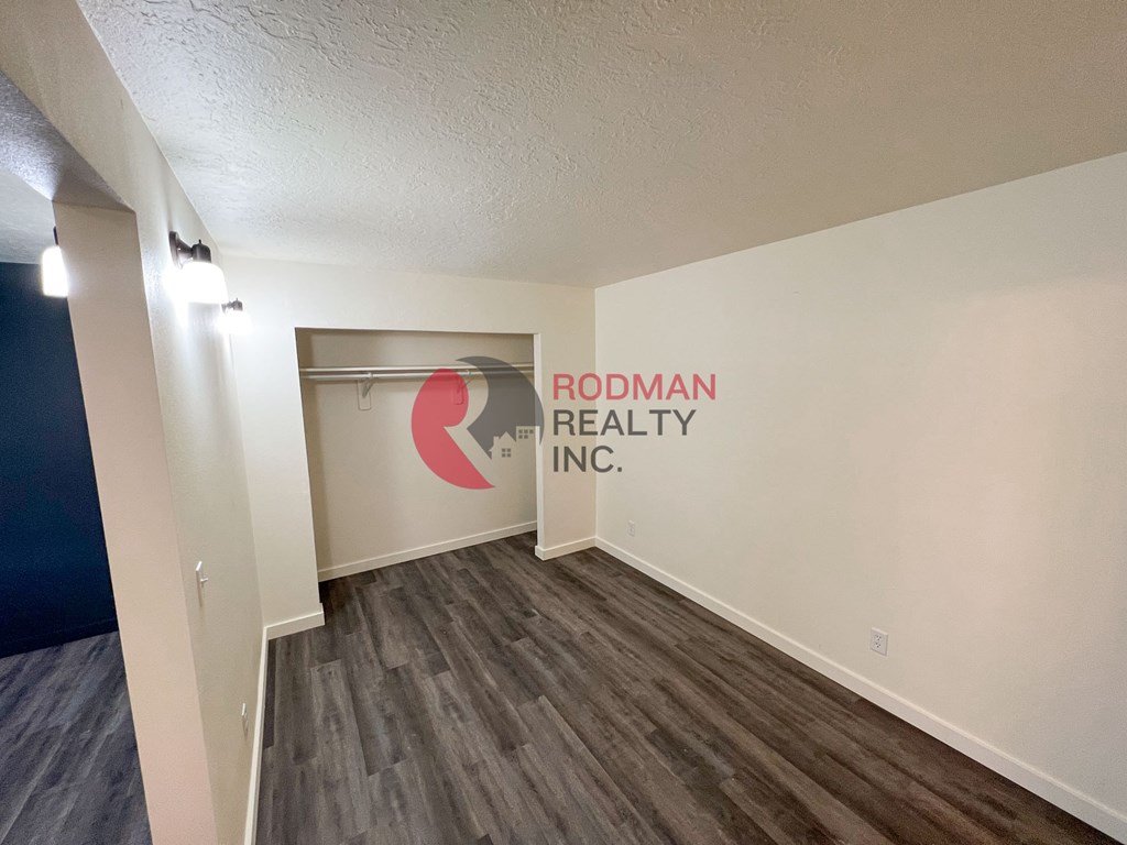 A room with Rodman Realty Inc. written on the wall.