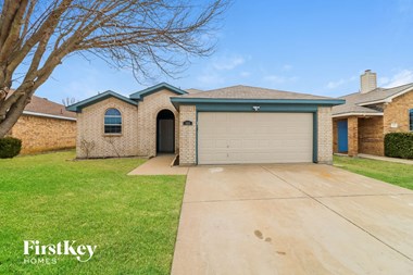 900 Buffalo Springs Drive 3 Beds Apartment for Rent