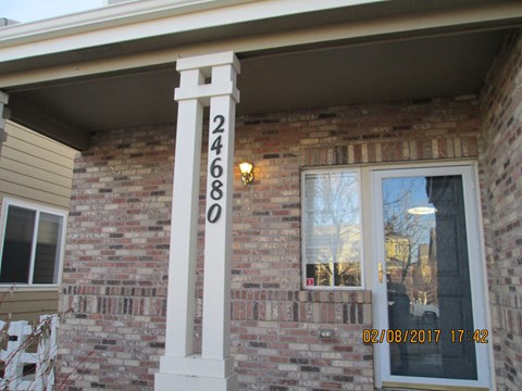 A house numbered 246800 is shown.