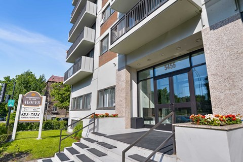 A building with a sign that says "411" in front of it.