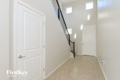 2851 N FAIR OAKS AVENUE 3 Beds Apartment for Rent