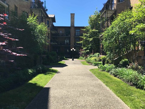 420 West Breckinridge Street Unit C2 2 Beds Apartment for Rent