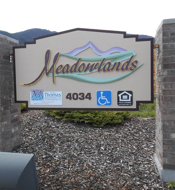 a sign for headlands on the side of a road