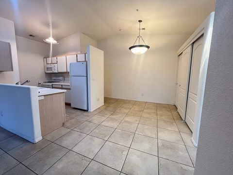 950 E. Mingus Ave, Unit 322 2 Beds Apartment for Rent