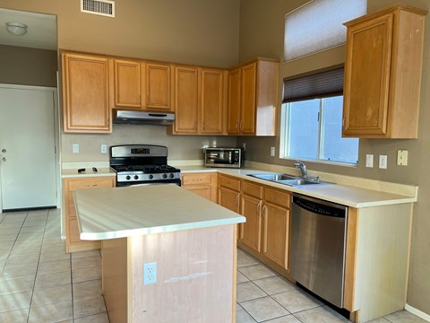 1865 W. Trailblazer Drive 3 Beds Apartment for Rent