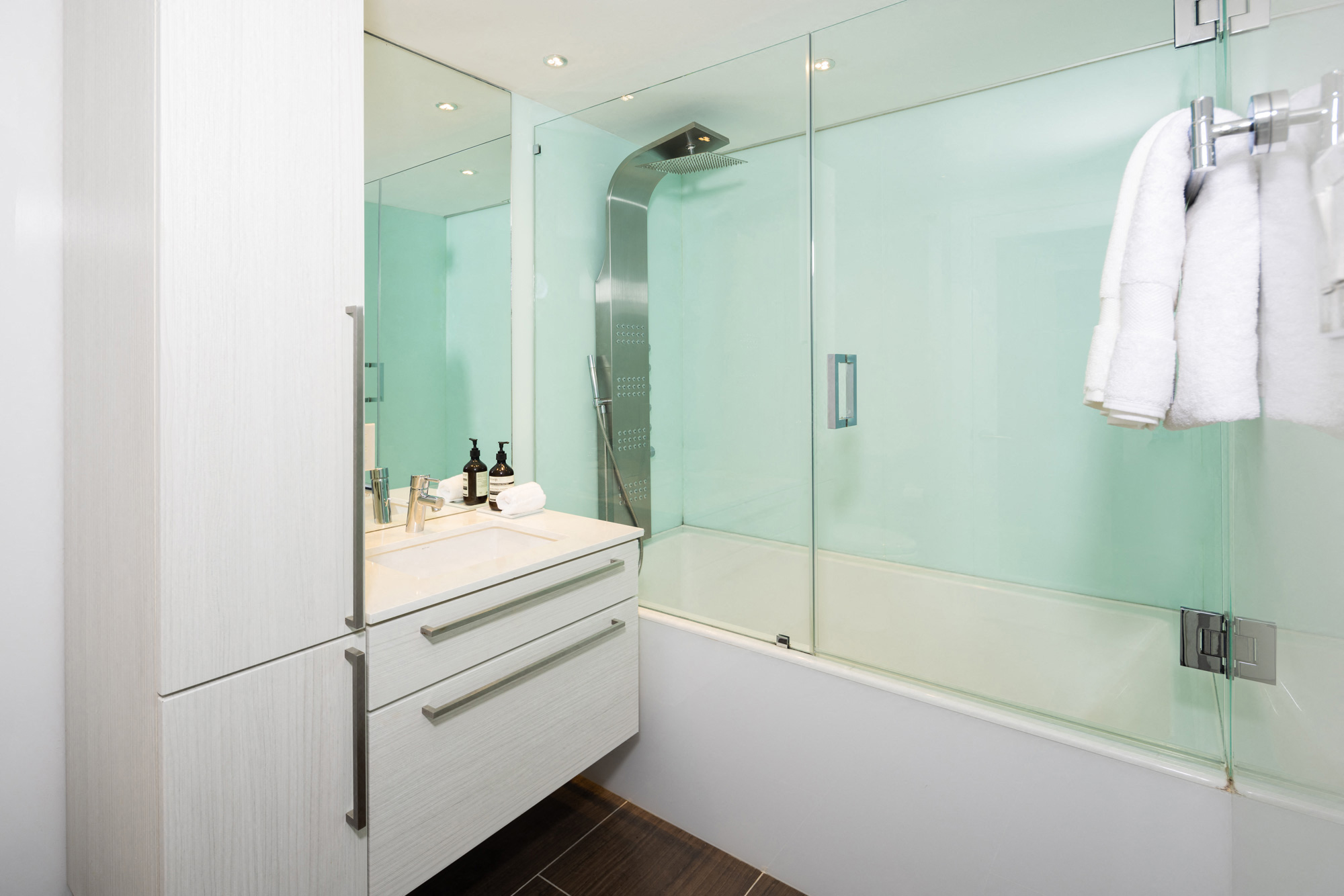 Goldtex 1 Bedroom Bathroom