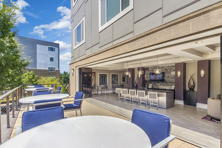 South End apartments near Newbern Station Light Rail - Silos South End - Resident lounge