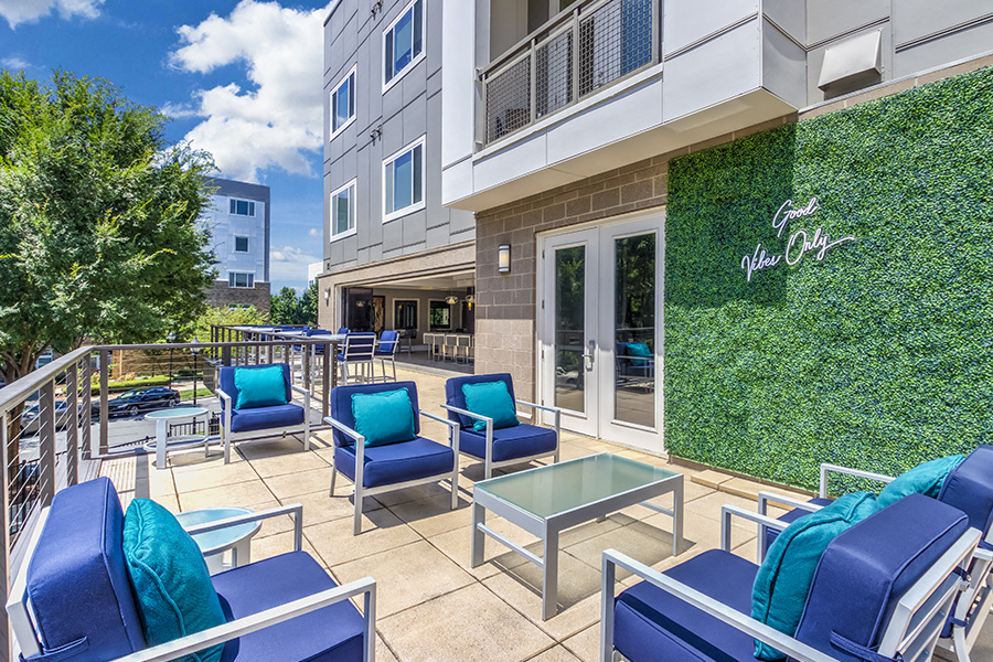 Apartments near Carolinas Medical Center - Silos South End - Outdoor lounge