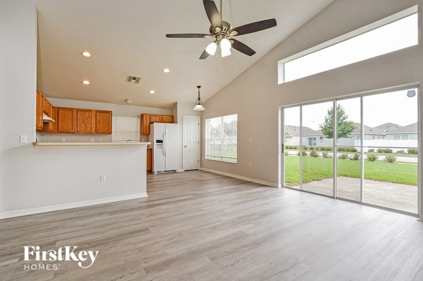 an open kitchen and living room with a ceiling fan