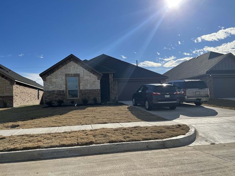 117 Apache 3 Beds Apartment for Rent