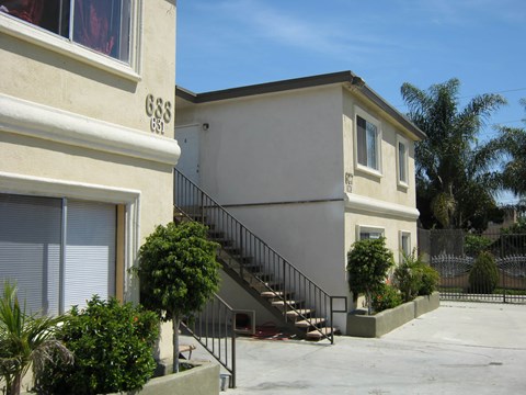 A house with the number 688 on the wall.
