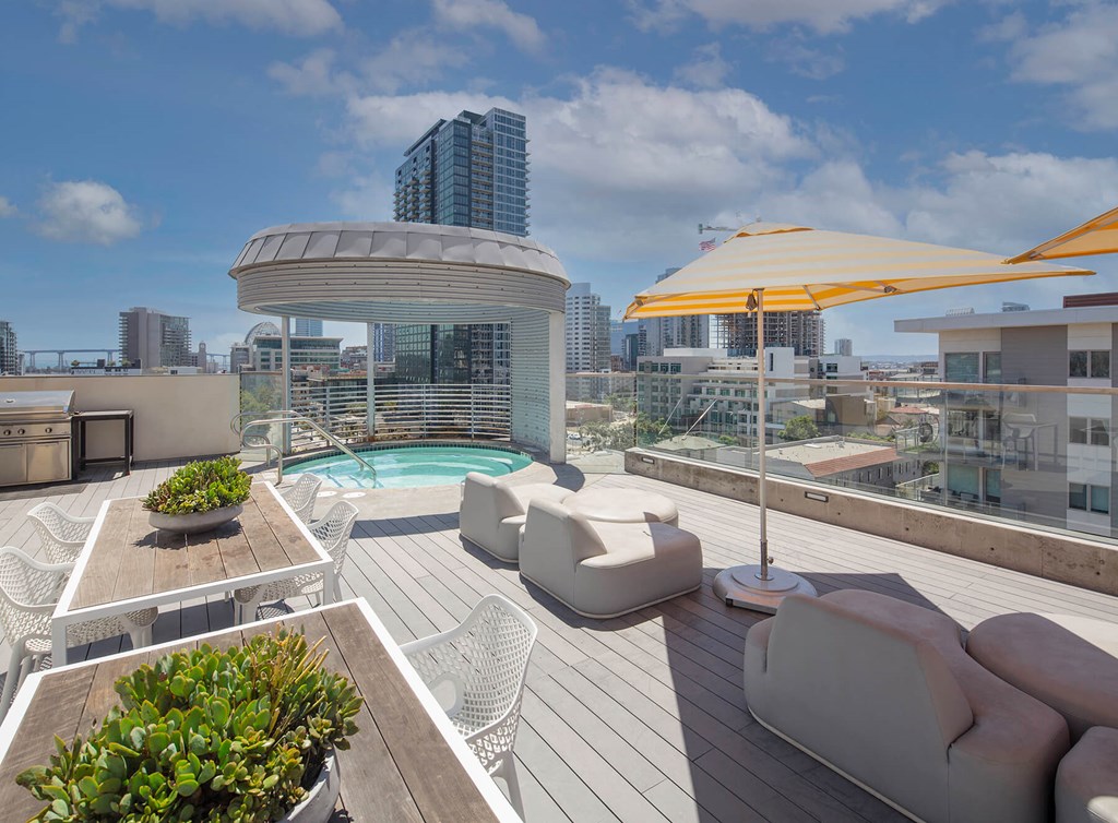Rooftop lounge spa at Idea1 Apartments in in San Diego CA