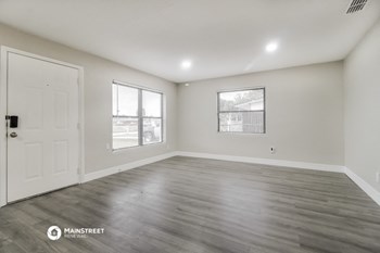 6808 RAVENNA AVE 4 Beds House for Rent - Photo Gallery 3