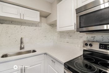 6808 RAVENNA AVE 4 Beds House for Rent - Photo Gallery 6