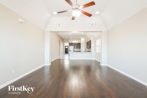 2013 Lake Front Trail 4 Beds Apartment for Rent