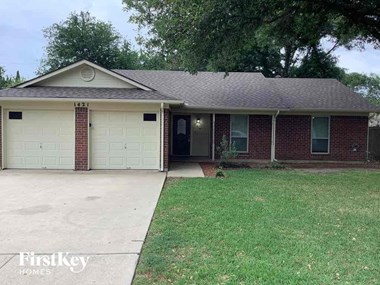 1421 Hall Drive 3 Beds Apartment for Rent