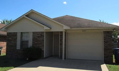 3965 Ledbetter Drive 3 Beds House for Rent - Photo Gallery 1