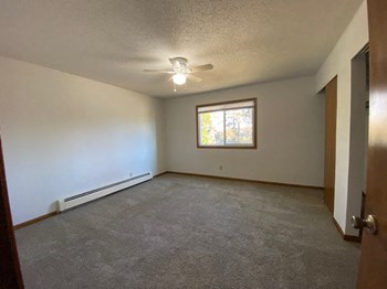 525 6th Ave North 1-2 Beds Apartment for Rent - Photo Gallery 4