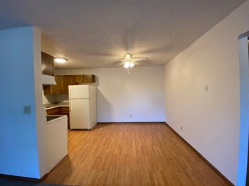 525 6th Ave North 1-2 Beds Apartment for Rent - Photo Gallery 8