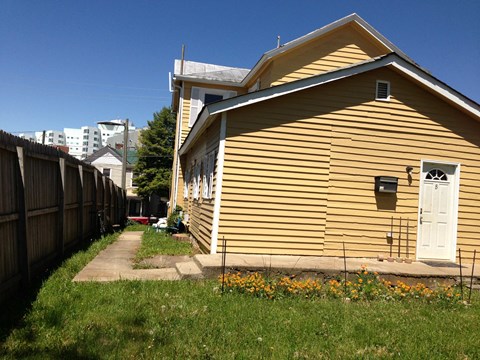 220 9Th St 1-2 Beds Apartment for Rent