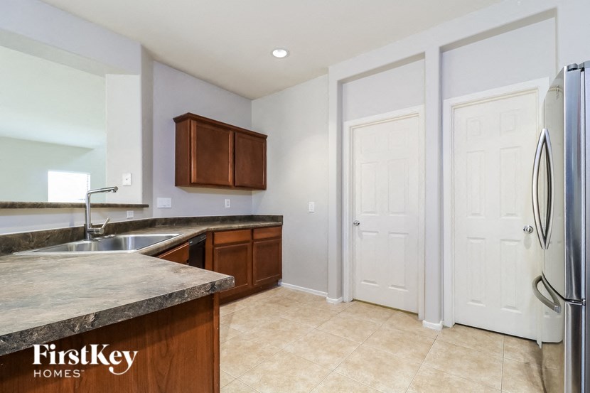 9918 W BLOCH Road 3 Beds House for Rent - Photo Gallery 6